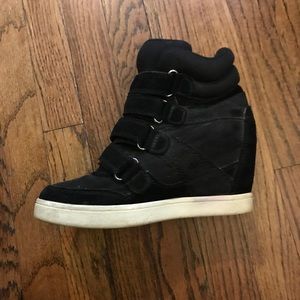 - 🎉🎉ALDO Wedges🎉🎉